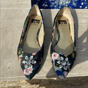 BC FOOTWEAR ~SIZE 8.5~FLORAL FLATS WALKING SHOES SANDALS ~CUSHION COMFORT SOLE ~